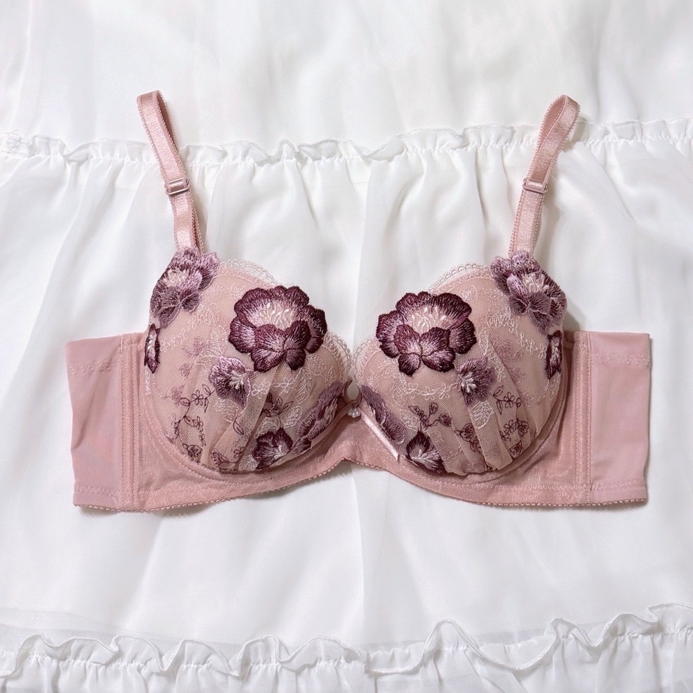 US-34C/JP-D75 Japanese Brand Floral Embroidery U Shape Back Push Up Bra